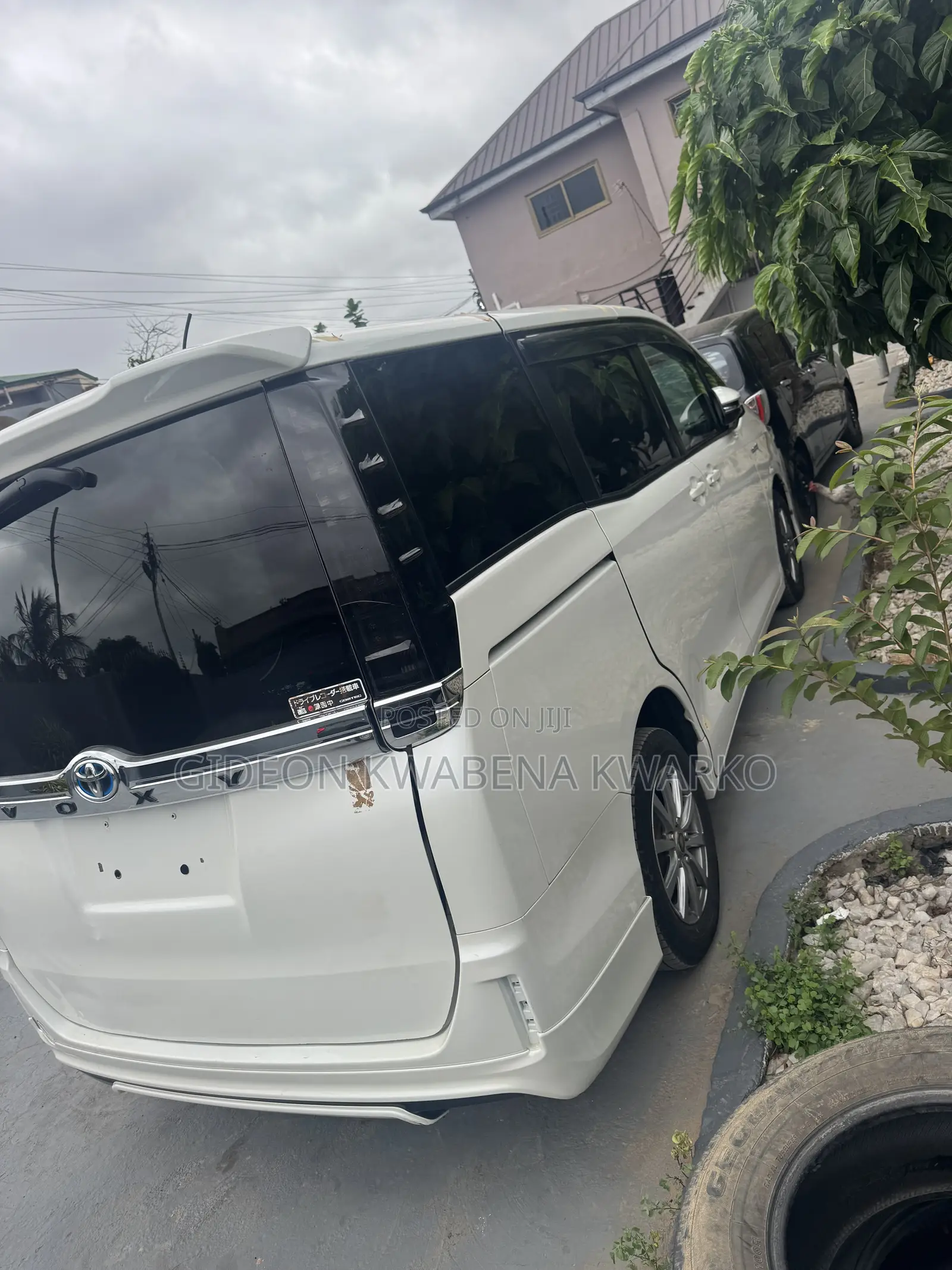 Toyota Voxy Hybrid X 2WD 7-Seater 2015 White