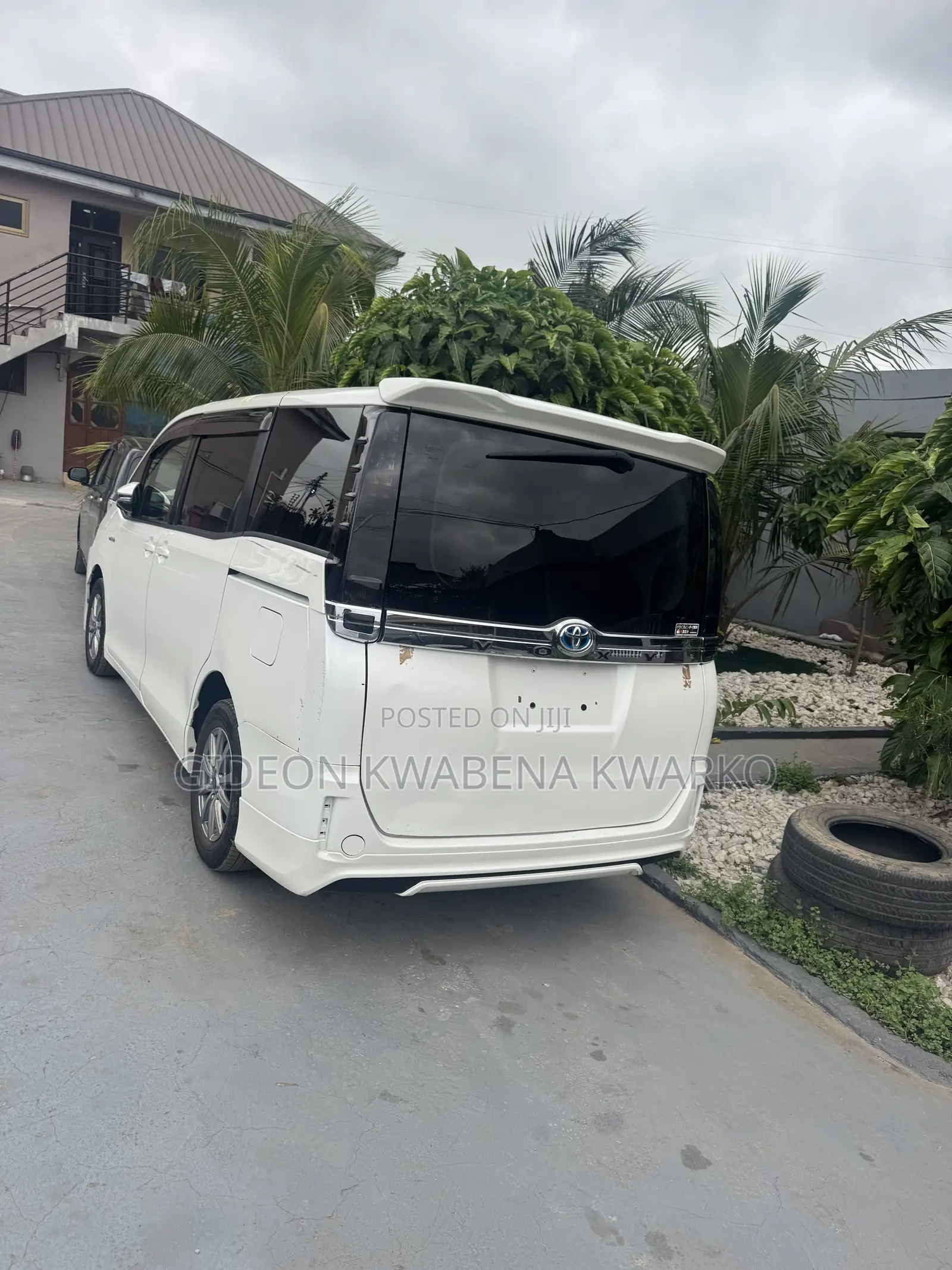 Toyota Voxy Hybrid X 2WD 7-Seater 2015 White
