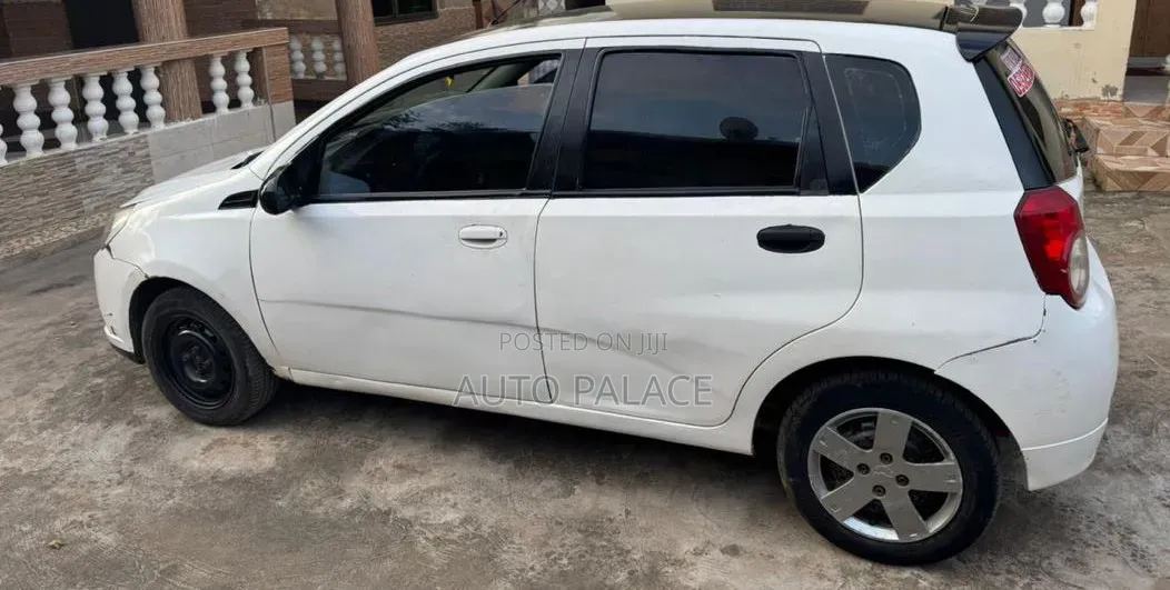 Chevrolet Aveo 2011 White