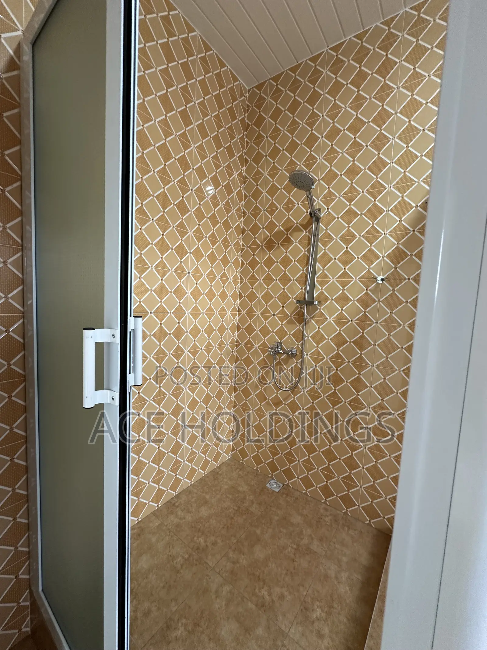 3bdrm Apartment in Adjiringanor, Adjiriganor for rent