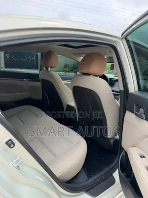 Hyundai Elantra SE Sedan FWD (2.0L 4cyl 6M) 2017 Ivory