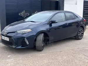 Toyota Corolla XLE (1.8L 4cyl 2A) 2018 Black