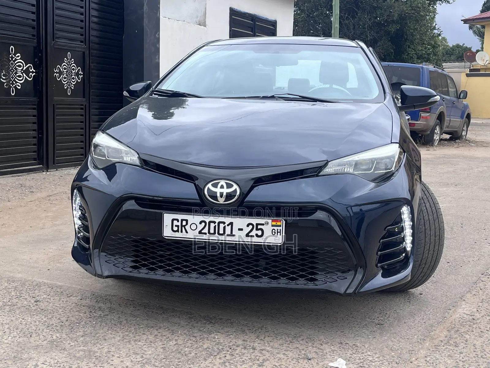 Toyota Corolla XLE (1.8L 4cyl 2A) 2018 Black