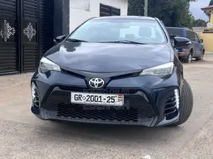 Toyota Corolla XLE (1.8L 4cyl 2A) 2018 Black