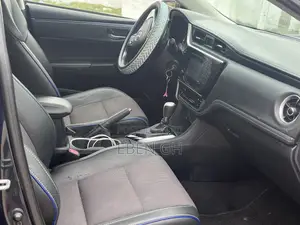 Toyota Corolla XLE (1.8L 4cyl 2A) 2018 Black