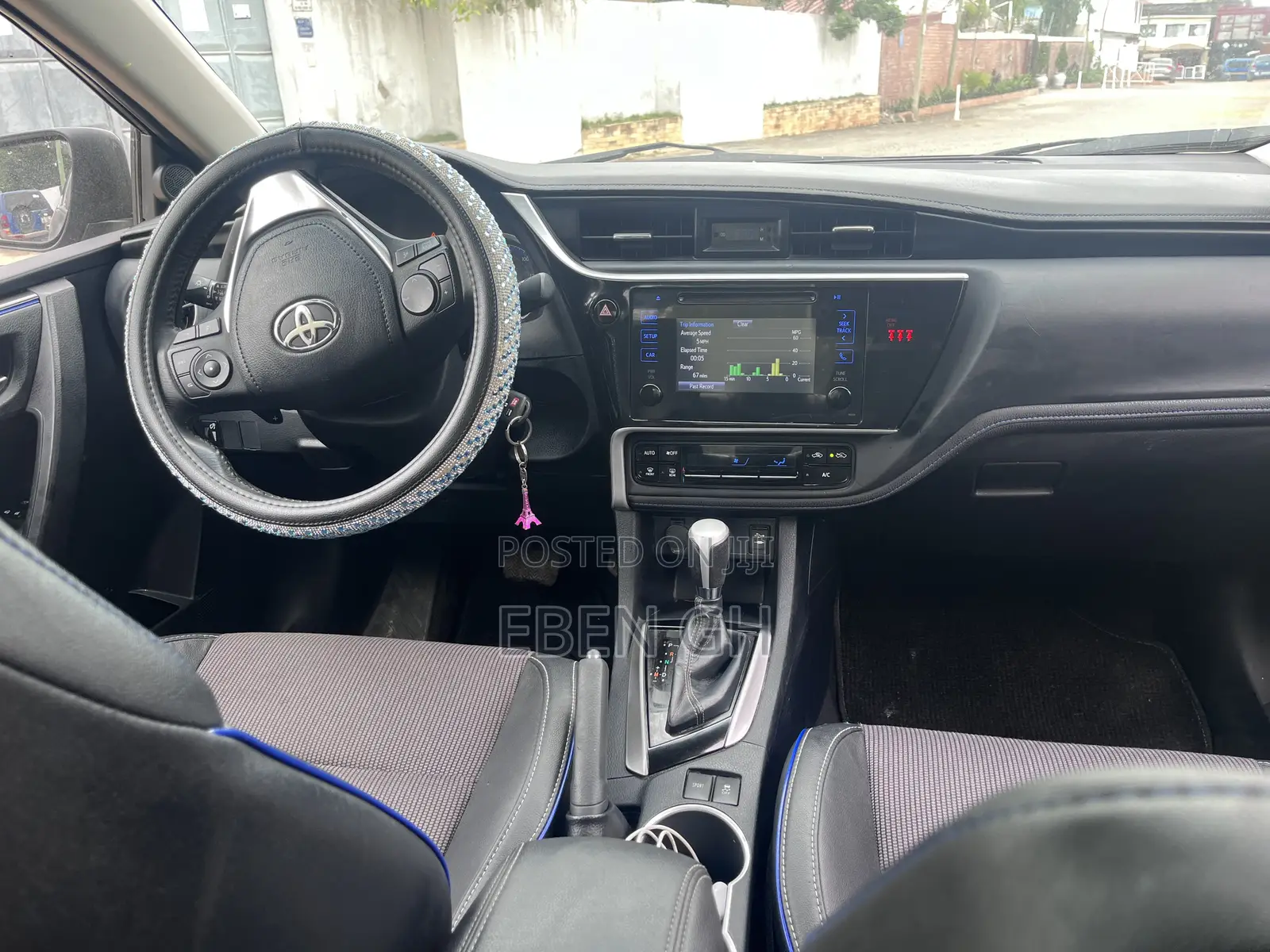 Toyota Corolla XLE (1.8L 4cyl 2A) 2018 Black