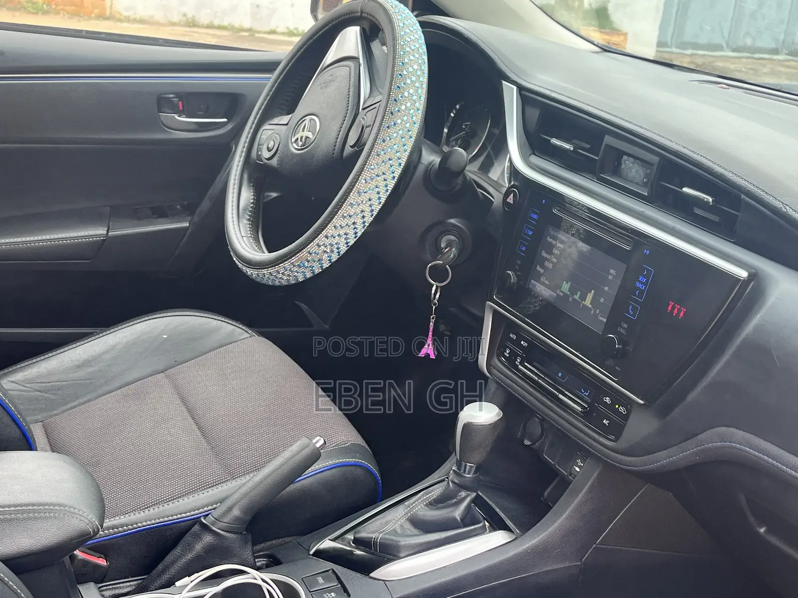 Toyota Corolla XLE (1.8L 4cyl 2A) 2018 Black