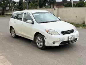 Toyota Matrix Hatchback FWD (1.8L 4cyl 5M) 2007 White
