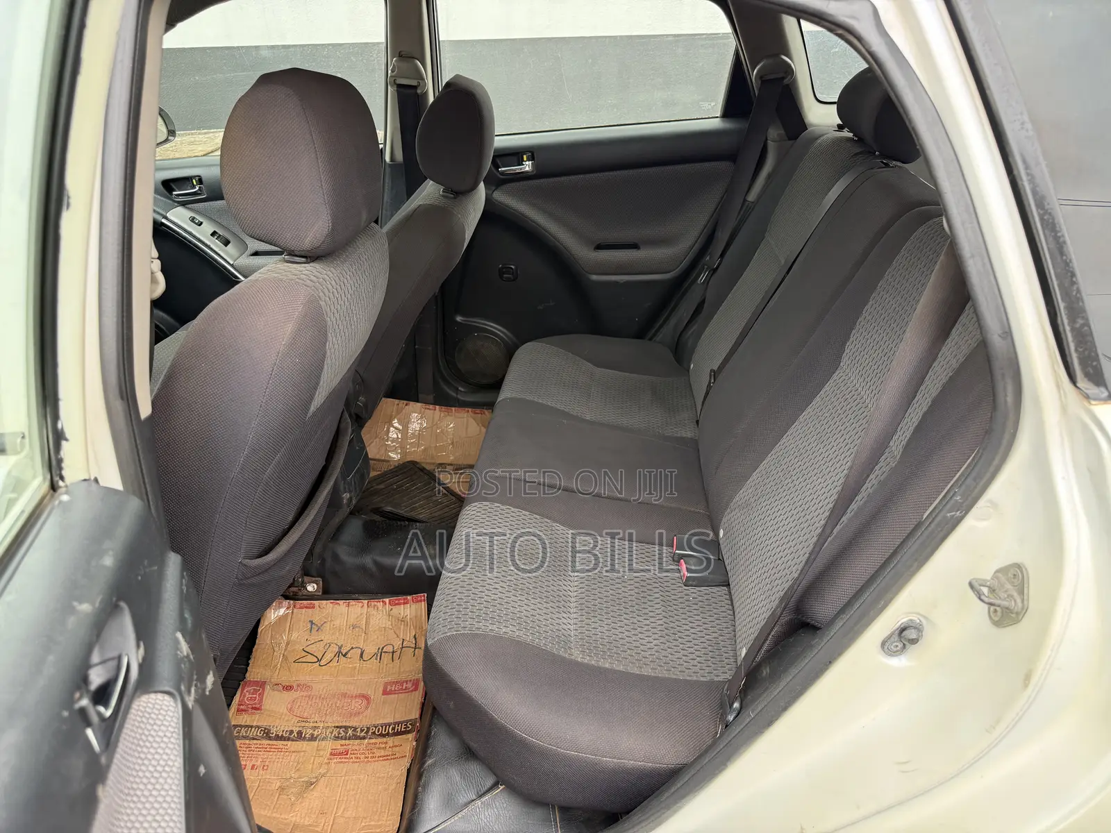 Toyota Matrix Hatchback FWD (1.8L 4cyl 5M) 2007 White