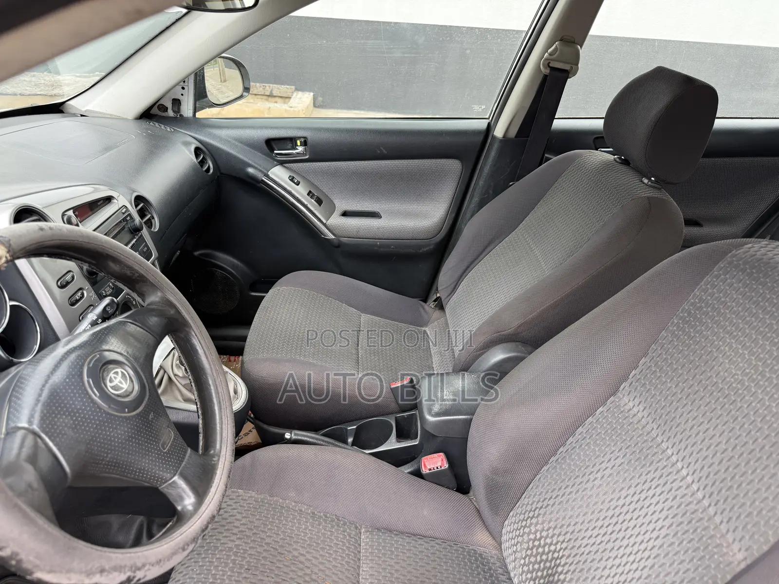 Toyota Matrix Hatchback FWD (1.8L 4cyl 5M) 2007 White