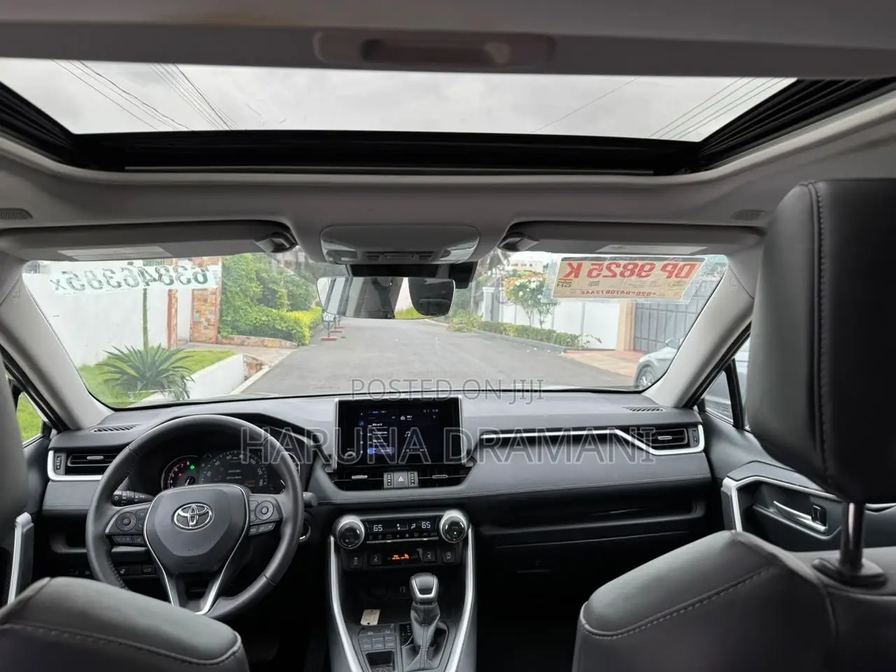 Toyota RAV4 XLE Premium 2025 Silver
