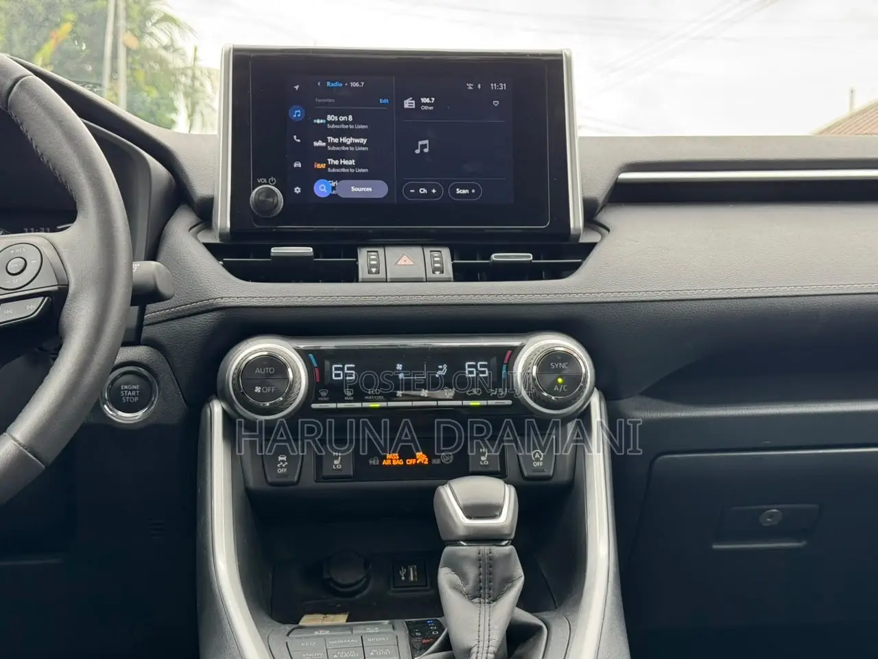 Toyota RAV4 XLE Premium 2025 Silver