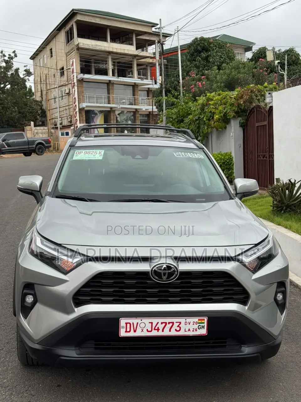Toyota RAV4 XLE Premium 2025 Silver