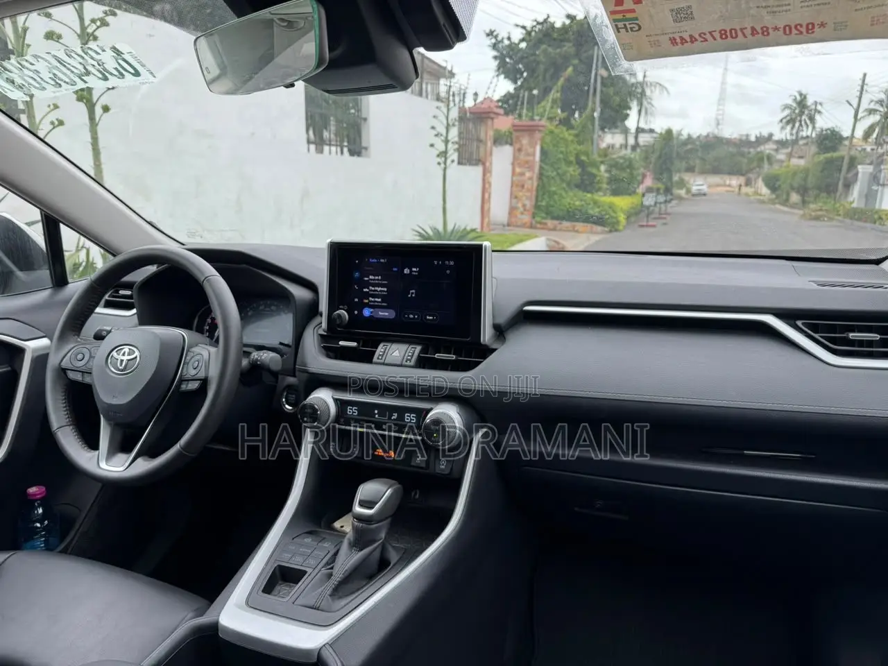 Toyota RAV4 XLE Premium 2025 Silver