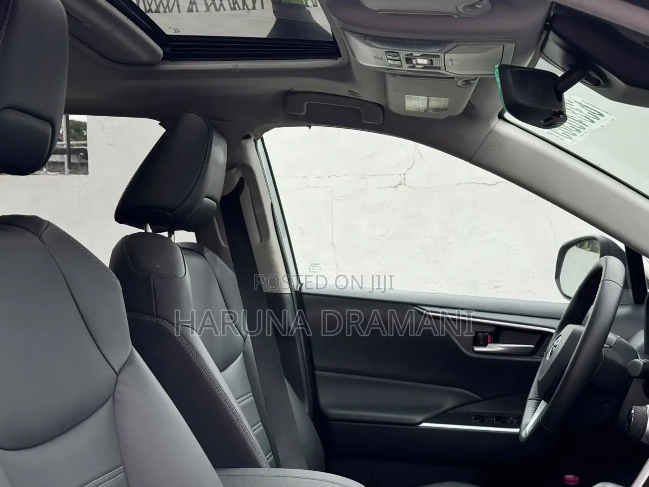 Toyota RAV4 XLE Premium 2025 Silver