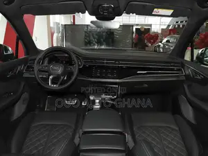 Audi SQ7 2026 Red