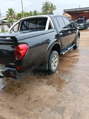 Mitsubishi L200 2013 Black