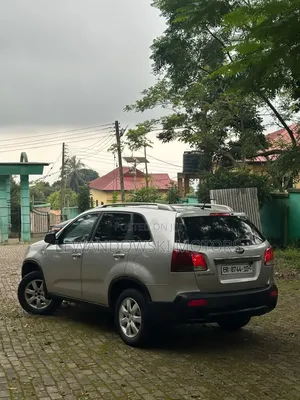 Kia Sorento 2010 Silver