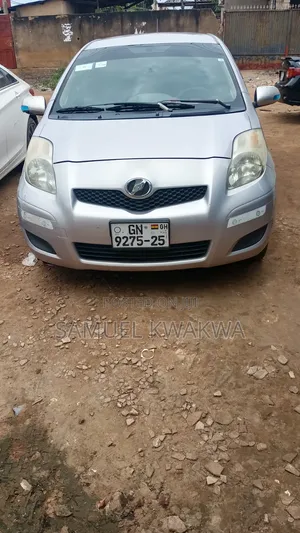 Toyota Vitz 2010 Gray