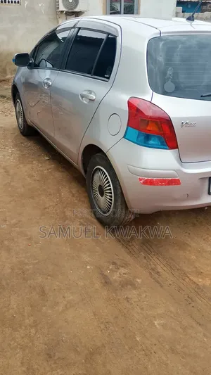 Toyota Vitz 2010 Gray