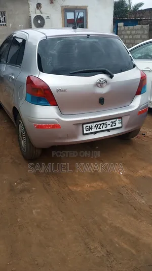Toyota Vitz 2010 Gray