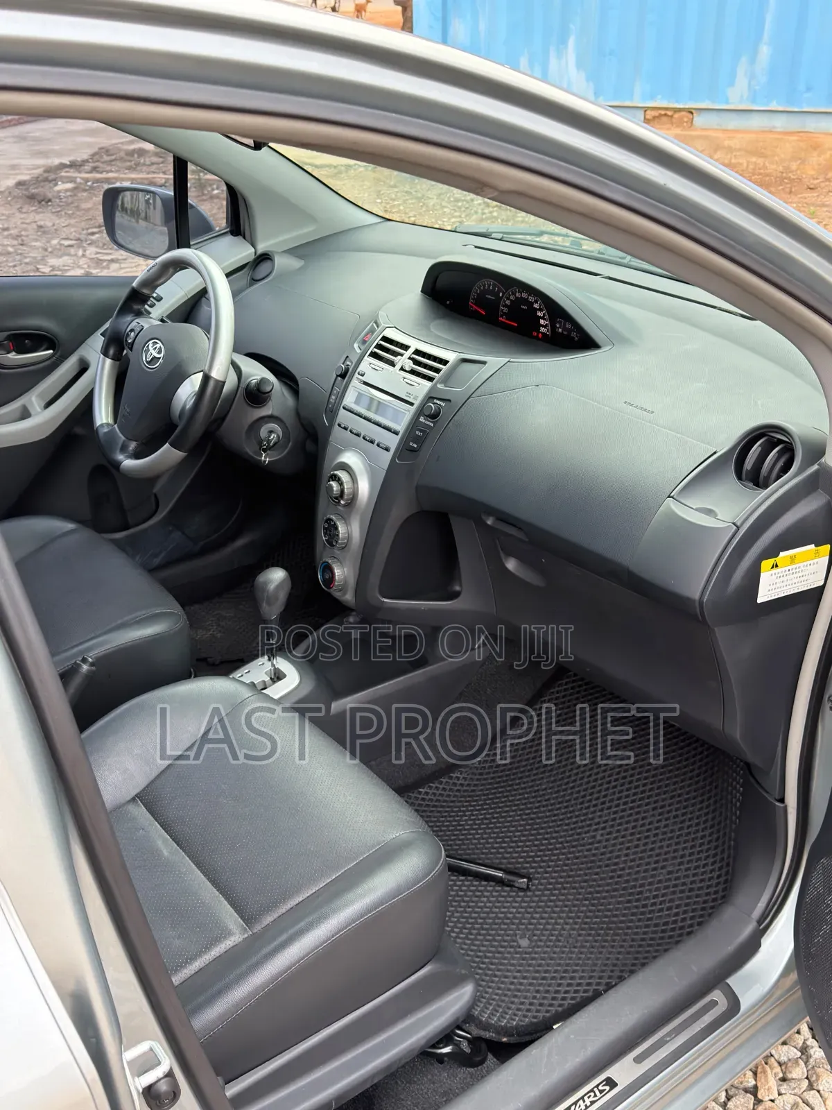 Toyota Yaris 2010 Silver