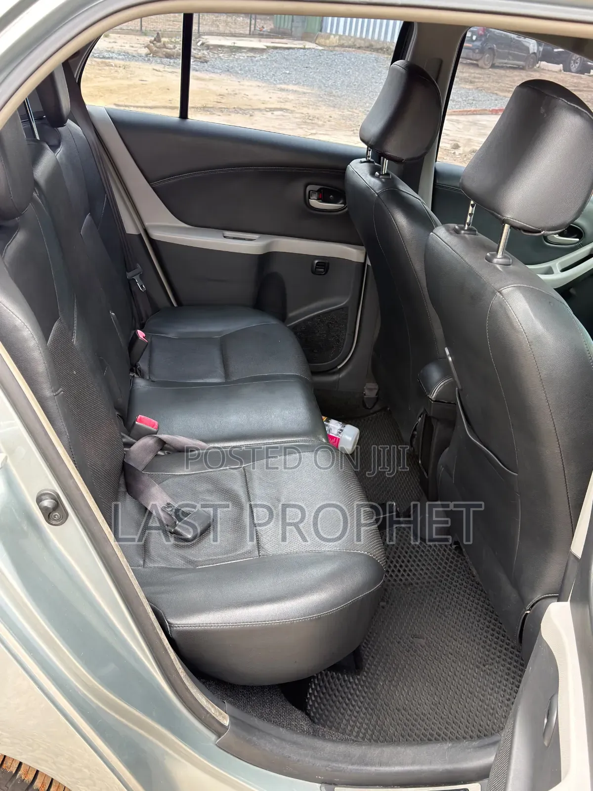Toyota Yaris 2010 Silver