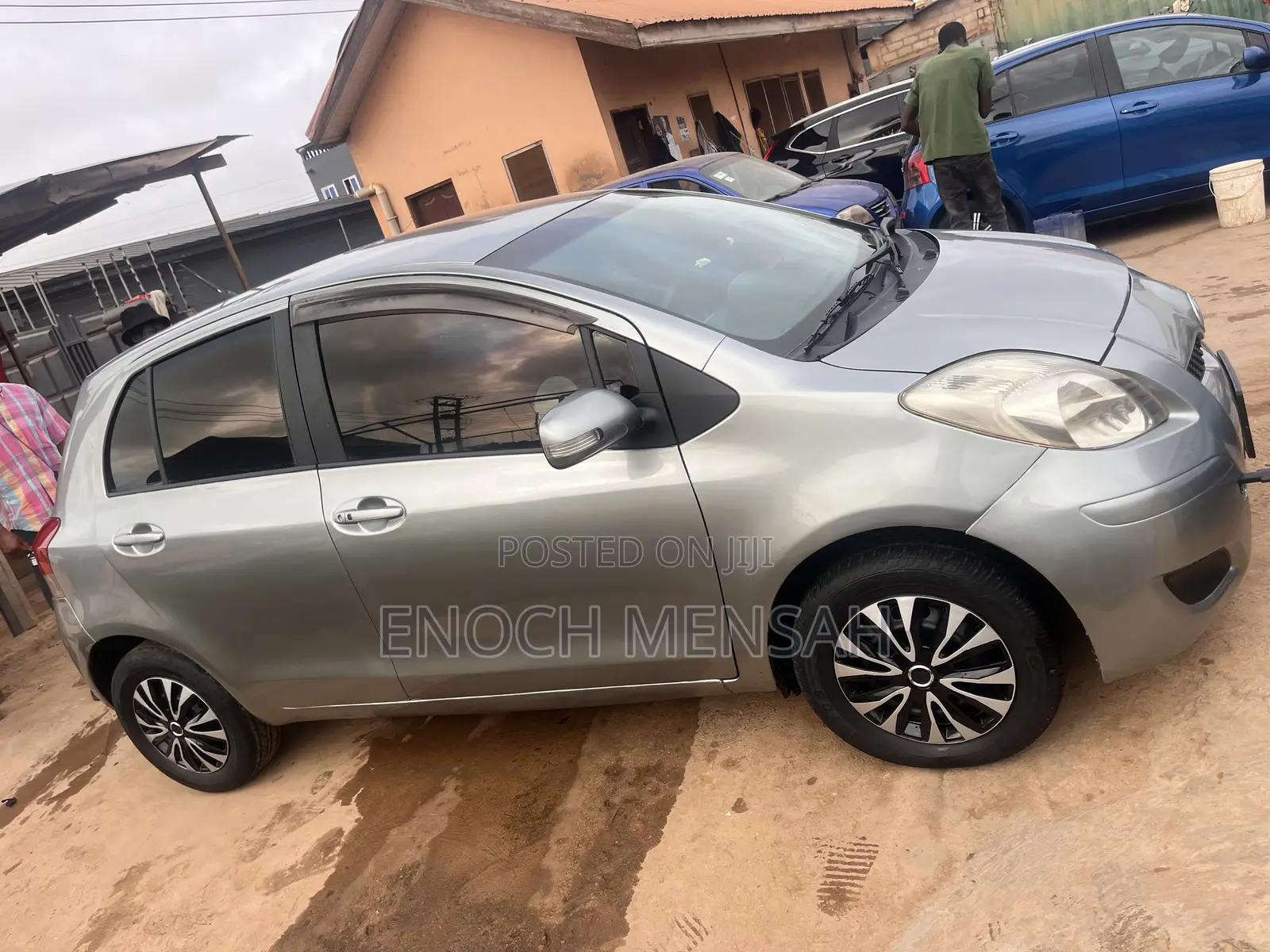 Toyota Vitz 1.3 AWD 5dr 2010 Gray