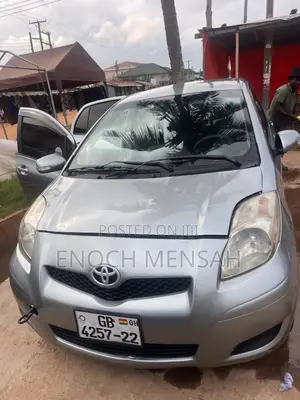 Toyota Vitz 1.3 AWD 5dr 2010 Gray