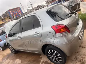 Toyota Vitz 1.3 AWD 5dr 2010 Gray