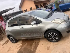Toyota Vitz 1.3 AWD 5dr 2010 Gray