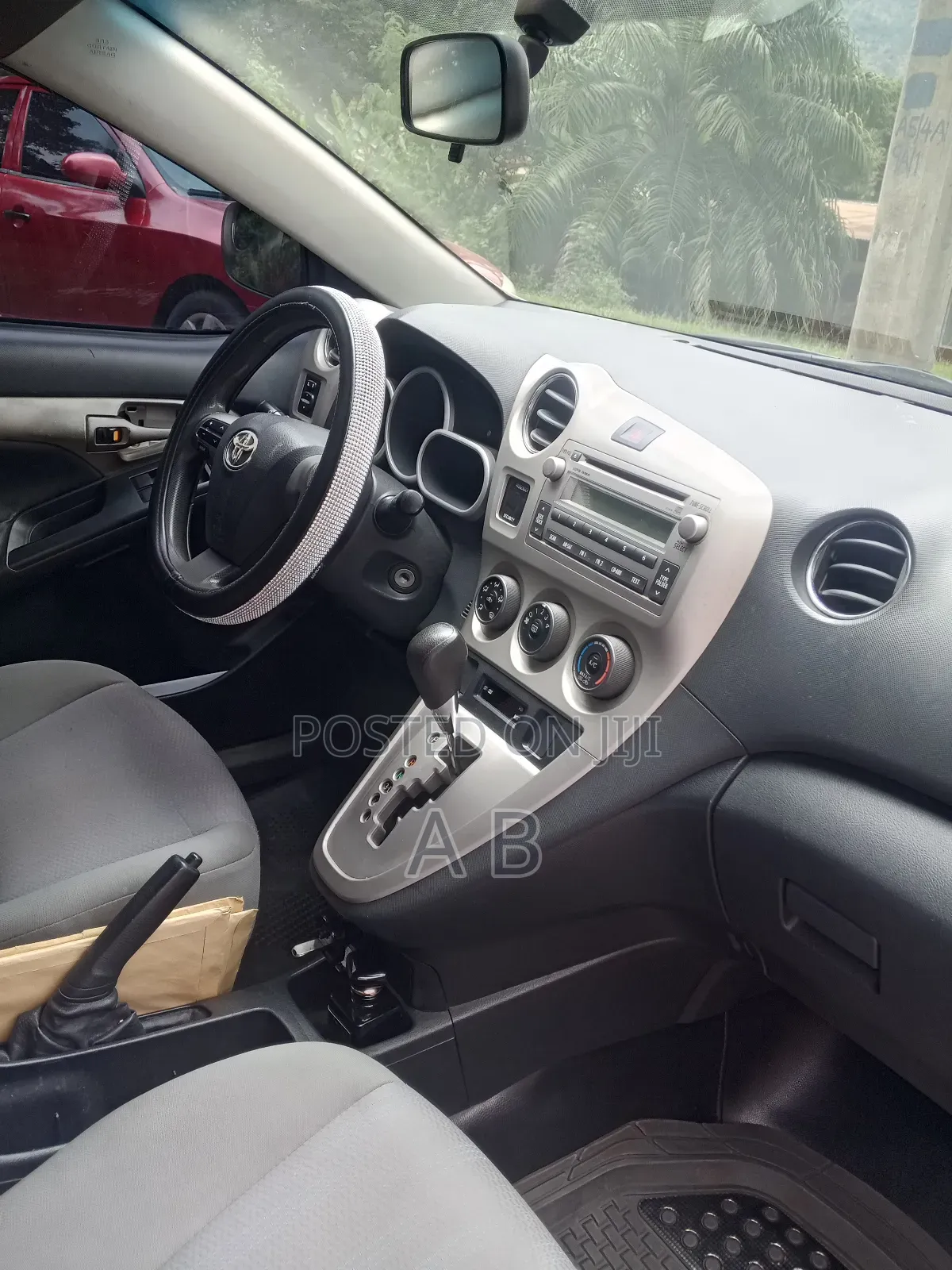 Toyota Matrix L Hatchback FWD (1.8L 4cyl 5M) 2012 White