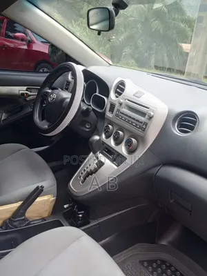 Toyota Matrix L Hatchback FWD (1.8L 4cyl 5M) 2012 White