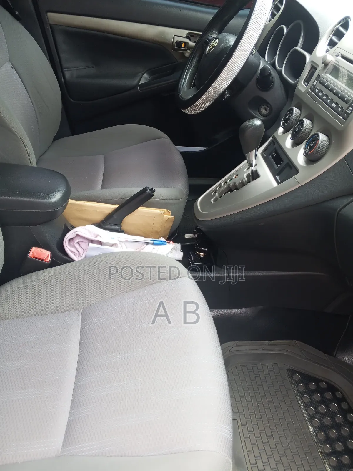 Toyota Matrix L Hatchback FWD (1.8L 4cyl 5M) 2012 White