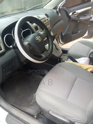 Toyota Matrix L Hatchback FWD (1.8L 4cyl 5M) 2012 White