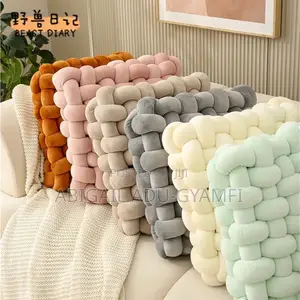 Knotted Pillow