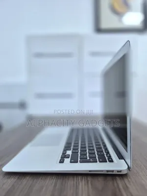 Laptop Apple MacBook Air 2012 4GB Intel Core i5 SSD 256GB
