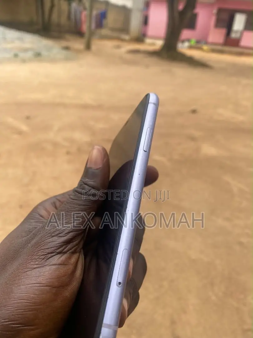 Apple iPhone 11 64 GB Purple