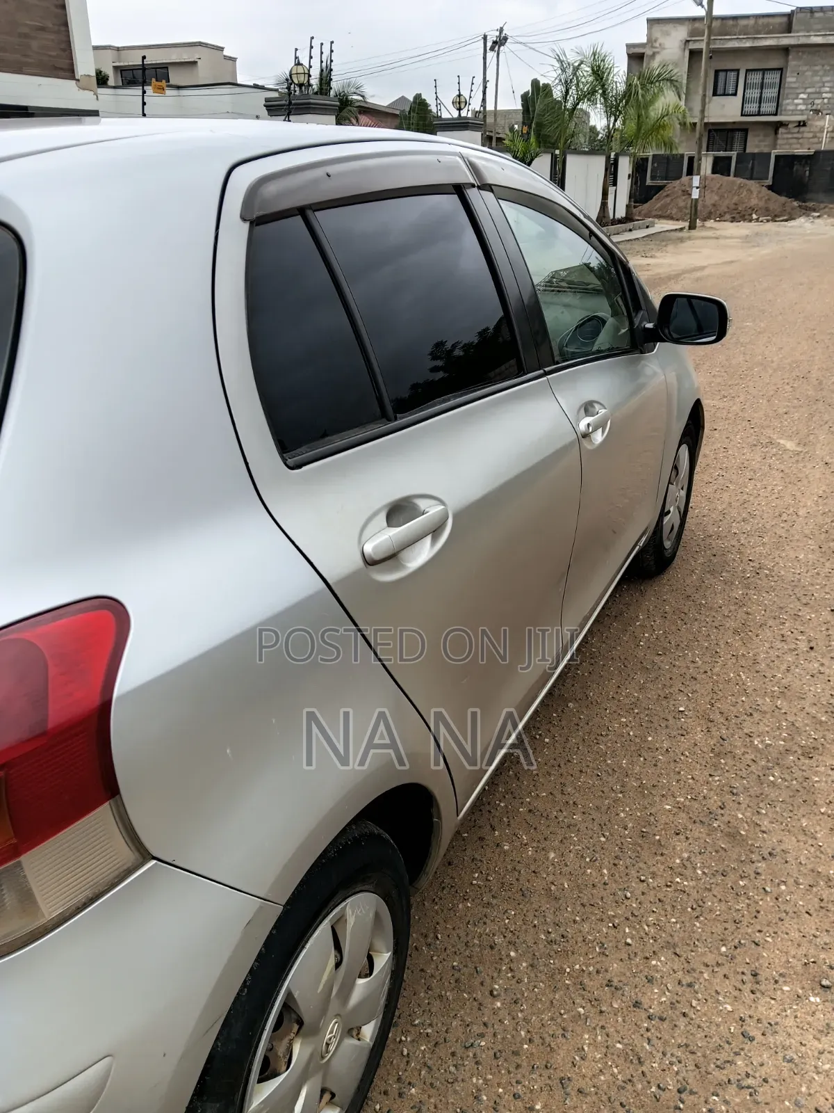 Toyota Vitz 2009 Silver