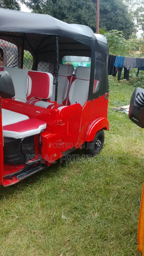 Bajaj RE 2025 Red