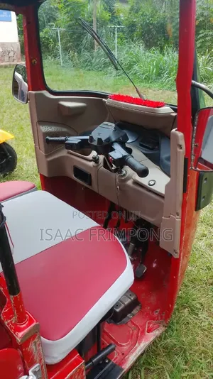 Bajaj RE 2025 Red