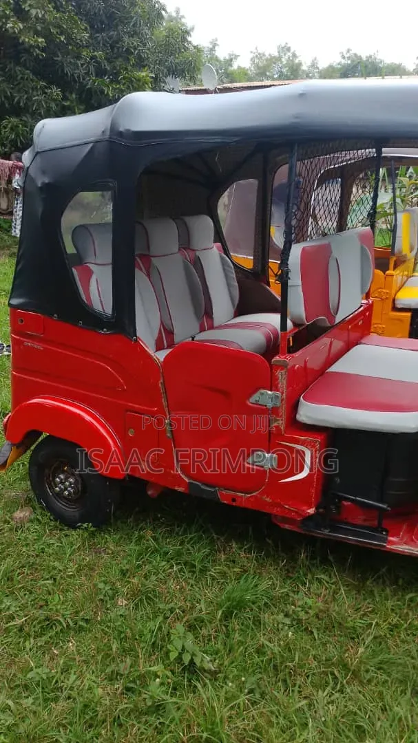 Bajaj RE 2025 Red