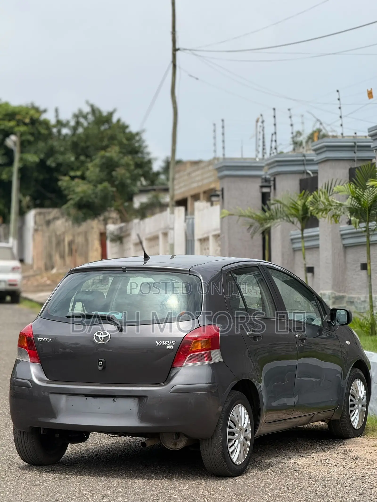 Toyota Yaris Base Hatchback 5dr 2010 Gray