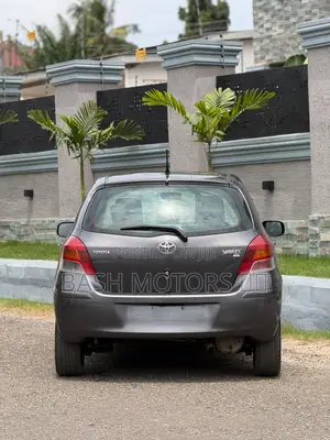 Toyota Yaris Base Hatchback 5dr 2010 Gray