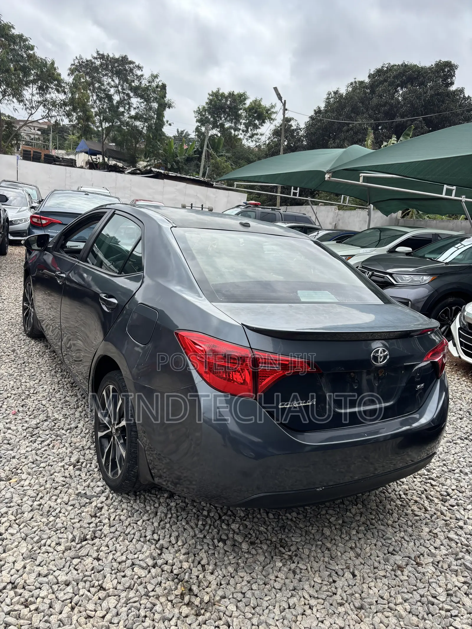 Toyota Corolla SE (1.8L 4cyl 2A) 2018 Gray