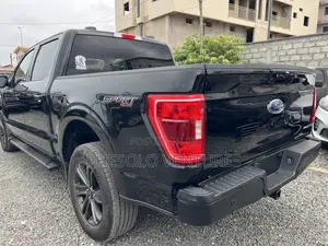 Ford F-150 XLT 2022 Black