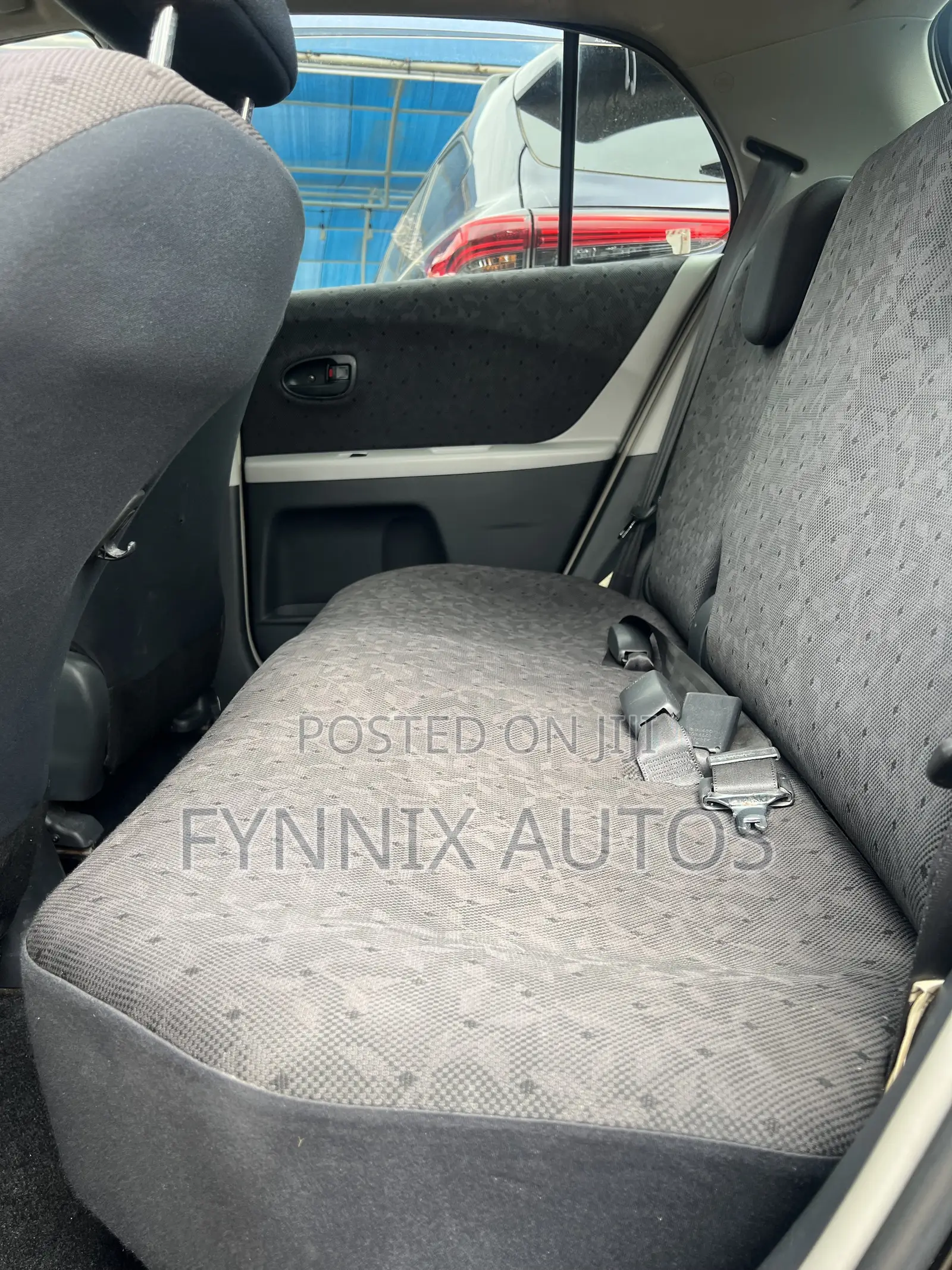Toyota Vitz 1.3 FWD 5dr 2010