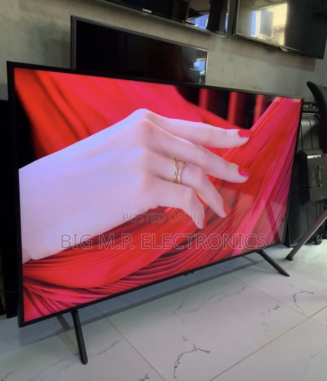 SAMSUNG 65 INCHES QLED TV. 2021 Model With Edgeless Screen/Body.
