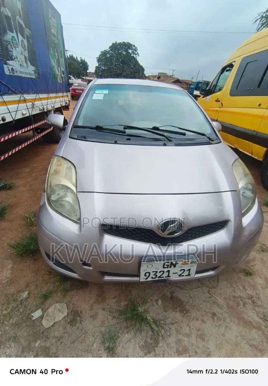 Toyota Vitz 2010 Beige