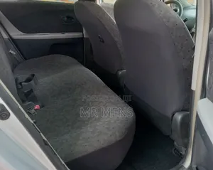 Toyota Vitz 2010 Silver